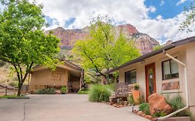 Red Rock Inn Cottages